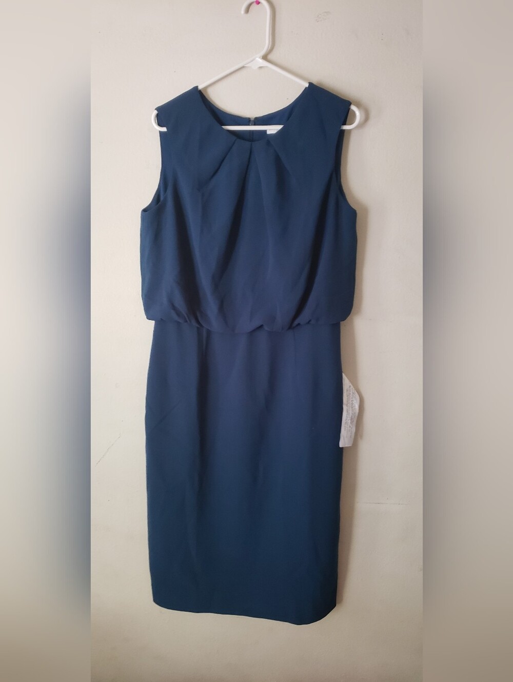Dress the Population Sleeveless Green Blouson Sheath Dress